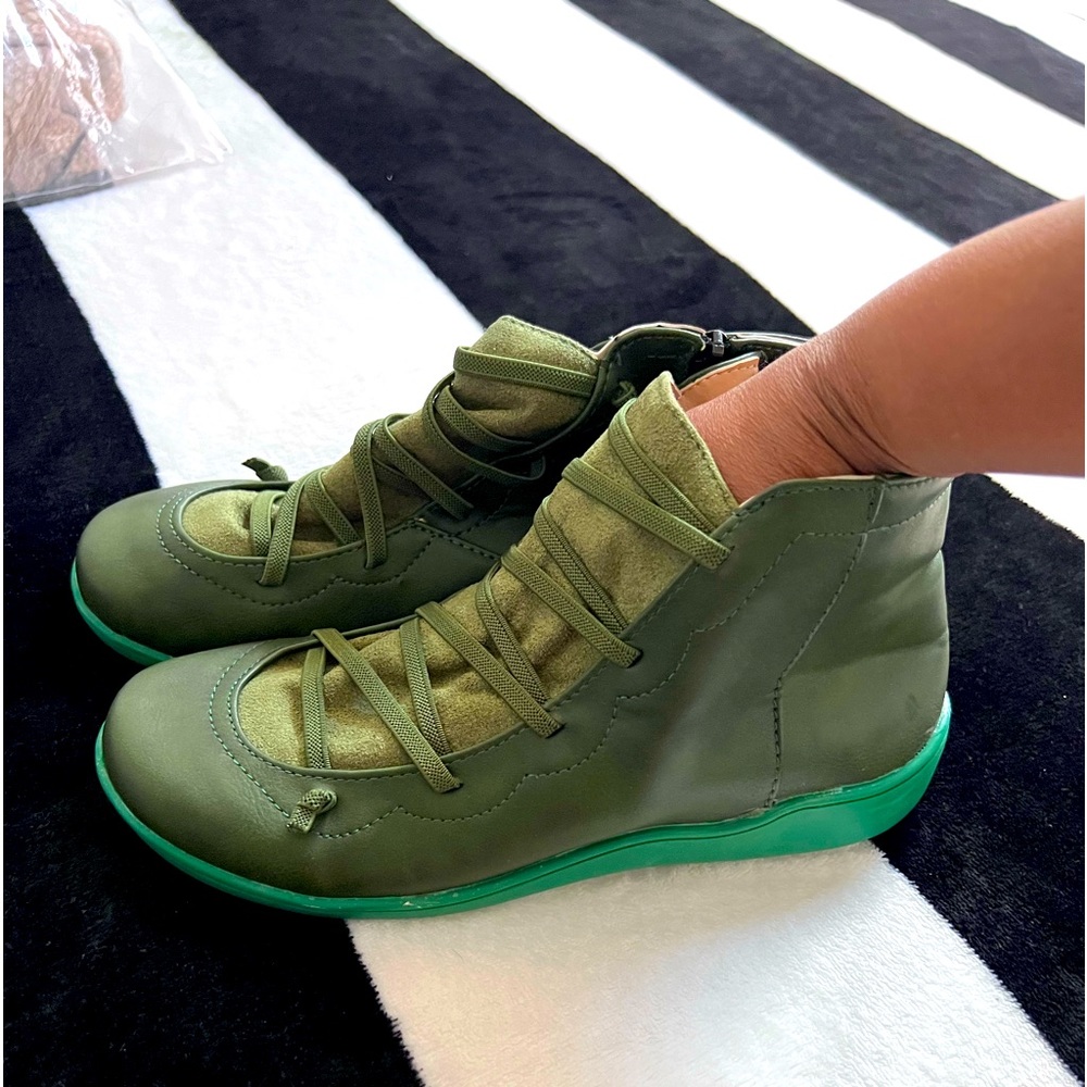 Women’s olive green booty size 39